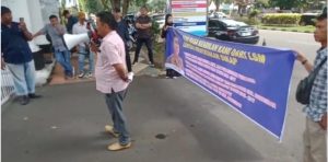 LSM Lentera Nasional Daulat Rakyat, Laksanakan Aksi Damai Di Gedung Kejati Jambi